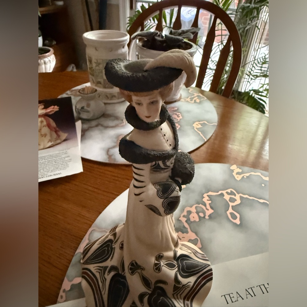 Lenox “ Tea at the Ritz” - Picture 4 of 8